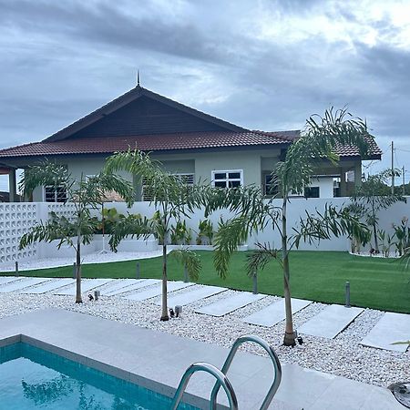 Home In Terengganu With Private Pool クアラ・トレンガヌ エクステリア 写真